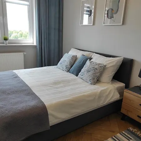 J Towers Z Widokiem Na Jezioro * 에우크