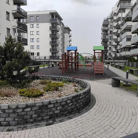 J Towers Z Widokiem Na Jezioro