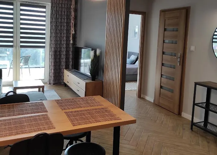 J Towers Z Widokiem Na Jezioro *