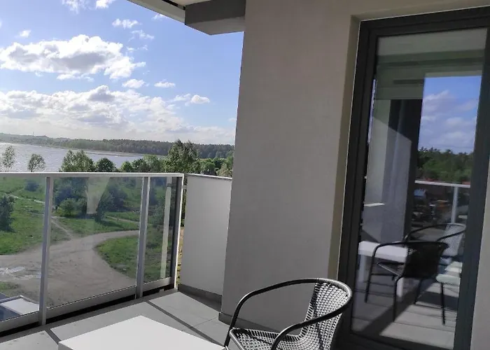 J Towers Z Widokiem Na Jezioro *