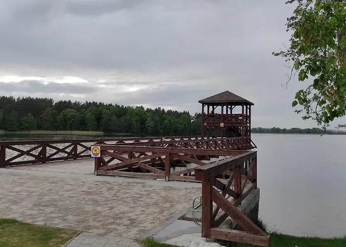 J Towers Z Widokiem Na Jezioro *